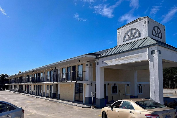 Quality Inn image 2
